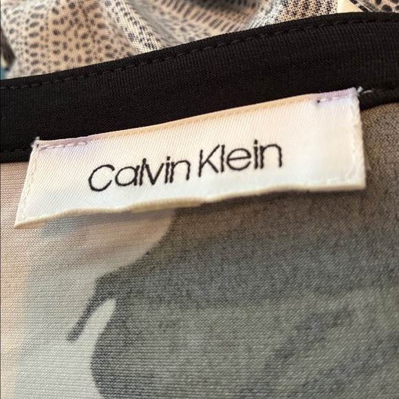 Beautiful pullover top - Picture 4 of 5